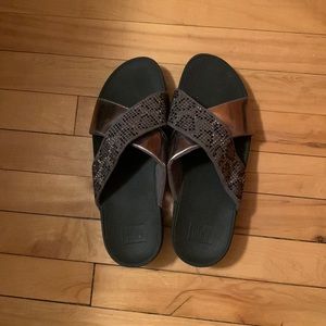 Cute sandels size 10 good condition, silver with darker bling